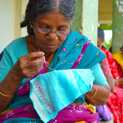 porgai_artist_sewing